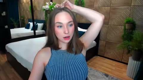 Emelie online show from November 2025 04:51:02 PM
