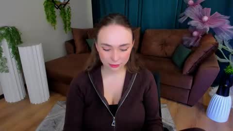 Emelie online show from November 2025 04:40:01 PM