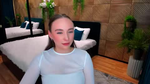 Emelie online show from November 2025 06:26:01 PM