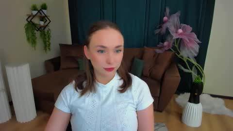 Emelie online show from November 2025 11:13:02 AM