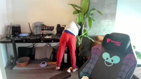 Snapshot of pierrefitch chatting on February 2025 09:48:01 PM Pierre Fitch online show from February 2025 09:48:01 PM