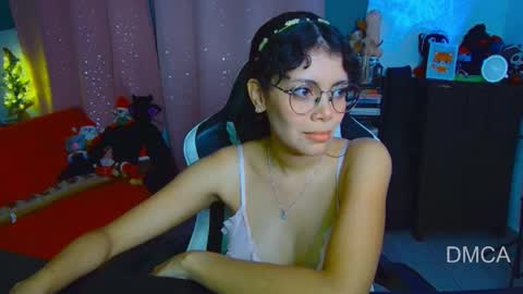 Snapshot of piixiie_d_oll chatting on December 2025 04:28:02 AM Andrea G online show from December 2025 04:28:02 AM