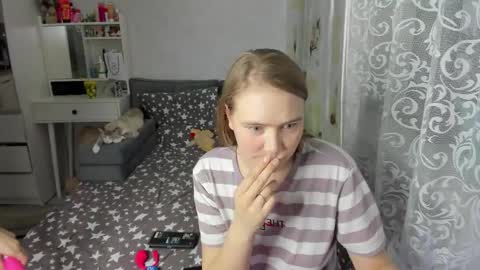 Snapshot of pikmi_obsos chatting on March 2026 04:46:01 PM Adele and Elli online show from March 2026 04:46:01 PM