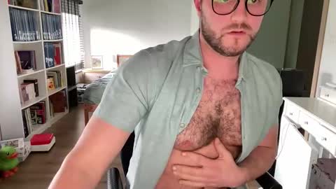 Snapshot of pilou7452 chatting on January 2026 12:31:02 PM pilou online show from January 2026 12:31:02 PM