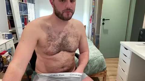 Snapshot of pilou7452 chatting on February 2026 12:15:02 PM pilou online show from February 2026 12:15:02 PM