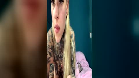 PinaFox online show from April 2026 11:46:02 AM