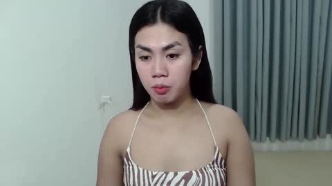 Snapshot of pinayloving_bella chatting on November 2025 12:33:02 PM pinayloving_bella online show from November 2025 12:33:02 PM