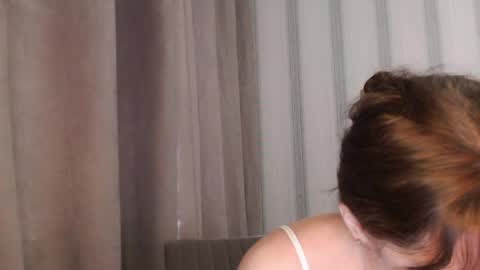 Snapshot of pineapple__mood chatting on April 2026 07:15:02 AM online show from April 2026 07:15:02 AM