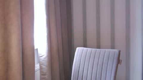 Snapshot of pineapple__mood chatting on April 2026 06:51:01 AM online show from April 2026 06:51:01 AM