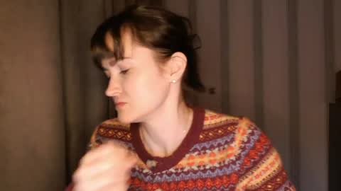Snapshot of pineapple__mood chatting on May 2026 12:21:02 PM online show from May 2026 12:21:02 PM