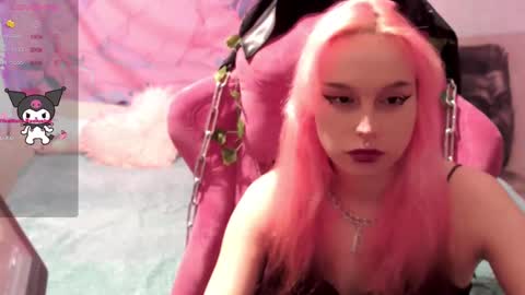 Snapshot of pineapple_dope chatting on February 2025 08:11:02 PM Nancy online show from February 2025 08:11:02 PM