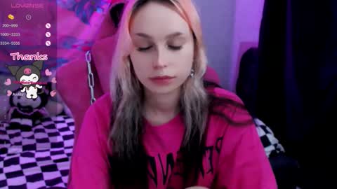 Snapshot of pineapple_dope chatting on October 2025 10:19:01 PM Nancy online show from October 2025 10:19:01 PM