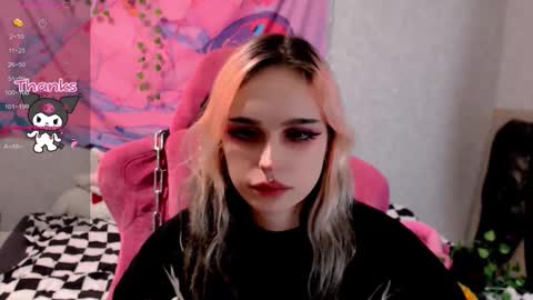 Snapshot of pineapple_dope chatting on November 2025 10:20:02 PM Nancy online show from November 2025 10:20:02 PM