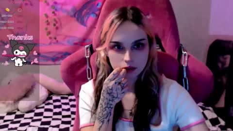 Snapshot of pineapple_dope chatting on November 2025 07:37:01 PM Nancy online show from November 2025 07:37:01 PM