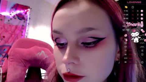 Snapshot of pineapple_dope chatting on November 2025 12:27:02 PM Nancy online show from November 2025 12:27:02 PM