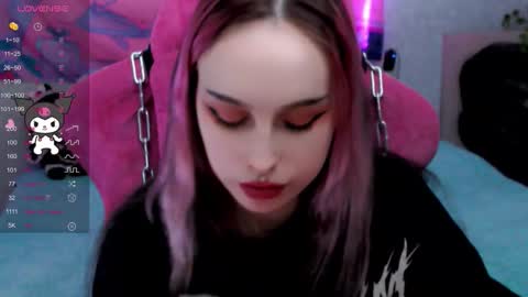 Snapshot of pineapple_dope chatting on November 2025 09:06:01 PM Nancy online show from November 2025 09:06:01 PM