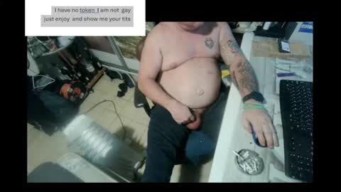 Snapshot of pini_z chatting on December 2024 09:47:02 PM pini_z online show from December 2024 09:47:02 PM