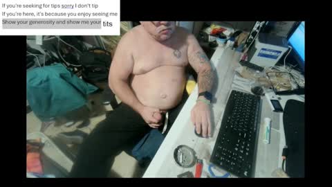 Snapshot of pini_z chatting on January 2025 05:30:01 PM pini_z online show from January 2025 05:30:01 PM