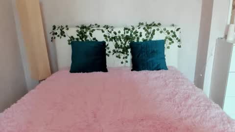 pink_lila18 online show from September 2025 09:00:02 AM