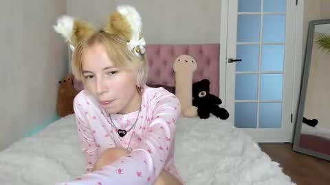 pink_lila18 online show from September 2025 09:00:02 AM