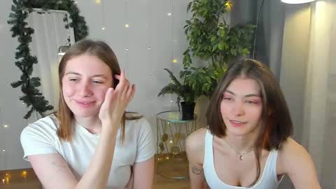 Snapshot of pink_muse chatting on December 2025 02:00:02 PM Muse online show from December 2025 02:00:02 PM