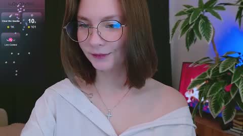 Snapshot of pink_seagull chatting on December 2024 05:33:01 PM Eva online show from December 2024 05:33:01 PM