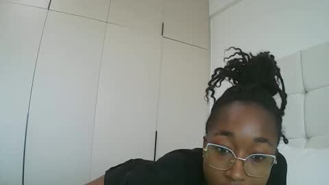 PinkyAura online show from February 2026 12:00:01 PM