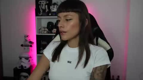 Emily online show from April 2026 08:20:01 PM