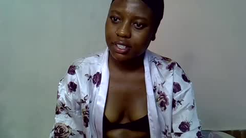 Snapshot of pinkie_bubbles chatting on January 2026 08:12:01 PM Shazz online show from January 2026 08:12:01 PM