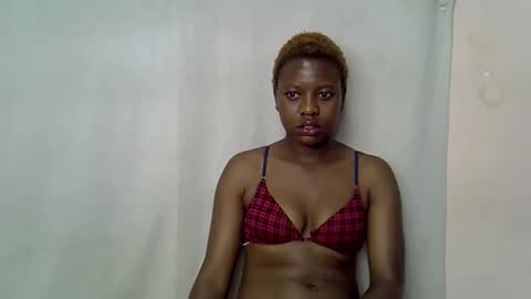 Snapshot of pinkie_bubbles chatting on January 2026 06:43:02 PM Shazz online show from January 2026 06:43:02 PM