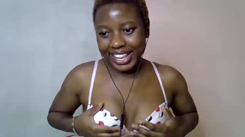 Snapshot of pinkie_bubbles chatting on January 2026 09:07:02 PM Shazz online show from January 2026 09:07:02 PM