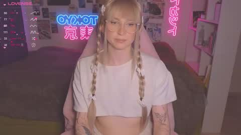 pinkvenom_ online show from October 2025 04:49:01 PM