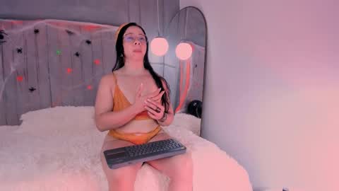 Snapshot of pinky_dreamss chatting on October 2025 10:19:01 PM Piky Dreams online show from October 2025 10:19:01 PM