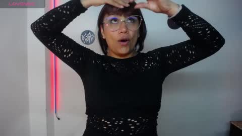 Snapshot of pinky_pinky_ chatting on May 2026 06:13:02 PM VIOLETA LOPEZ online show from May 2026 06:13:02 PM