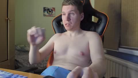 Snapshot of pirremeow chatting on December 2024 02:41:02 PM Pierre online show from December 2024 02:41:02 PM