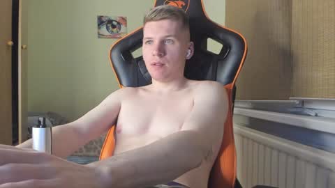 Snapshot of pirremeow chatting on December 2024 07:43:02 PM Pierre online show from December 2024 07:43:02 PM