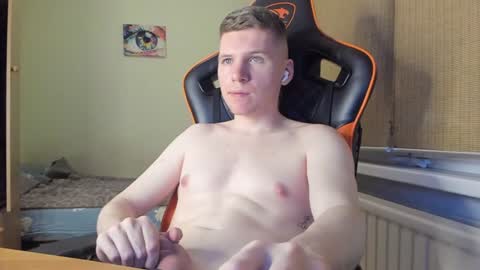 Snapshot of pirremeow chatting on December 2024 01:38:02 PM Pierre online show from December 2024 01:38:02 PM