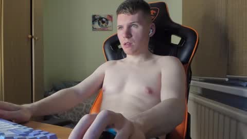 Snapshot of pirremeow chatting on December 2024 03:31:02 PM Pierre online show from December 2024 03:31:02 PM