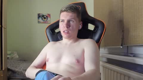 Snapshot of pirremeow chatting on January 2025 04:54:01 PM Pierre online show from January 2025 04:54:01 PM