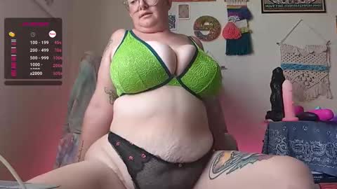 Em online show from February 2025 09:43:02 PM