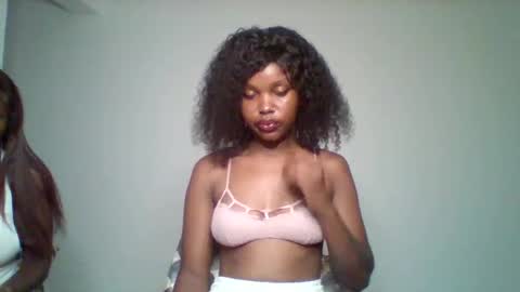 Snapshot of pixie_roman chatting on November 2025 02:43:02 AM Majesty online show from November 2025 02:43:02 AM