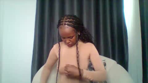 Snapshot of pixie_roman chatting on November 2025 01:02:02 PM Majesty online show from November 2025 01:02:02 PM