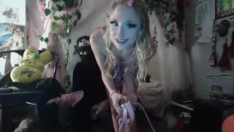 pixielovely online show from May 2026 04:43:02 AM