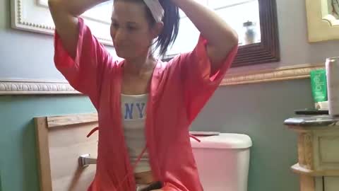 Snapshot of pixieluxxx chatting on April 2026 01:01:01 PM PixieLuxXx online show from April 2026 01:01:01 PM
