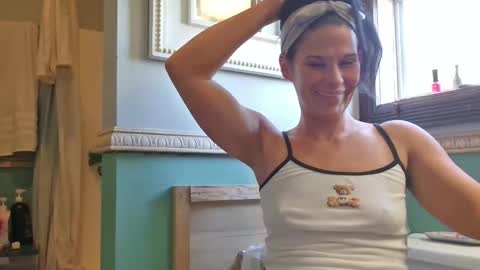 Snapshot of pixieluxxx chatting on April 2026 01:16:01 PM PixieLuxXx online show from April 2026 01:16:01 PM