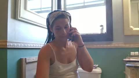 Snapshot of pixieluxxx chatting on April 2026 01:06:02 PM PixieLuxXx online show from April 2026 01:06:02 PM