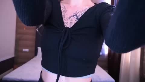 pixiepeachh online show from September 2025 01:04:01 PM