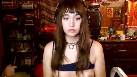 Izzy online show from September 2025 08:09:01 PM