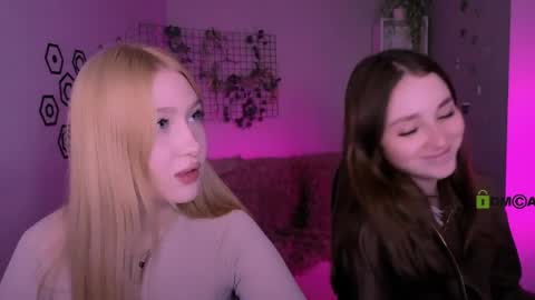 Sophie online show from April 2026 07:25:02 PM