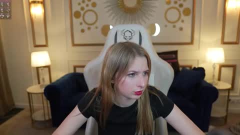 Lana online show from November 2025 11:30:01 PM